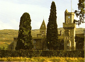 abbey.jpg (38434 bytes)