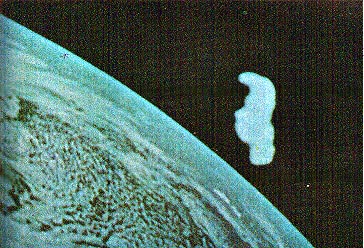 ufo8.jpg (89050 bytes)